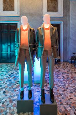 MANNEQUINS LUMINEUX ET BUSTES LUMINEUX